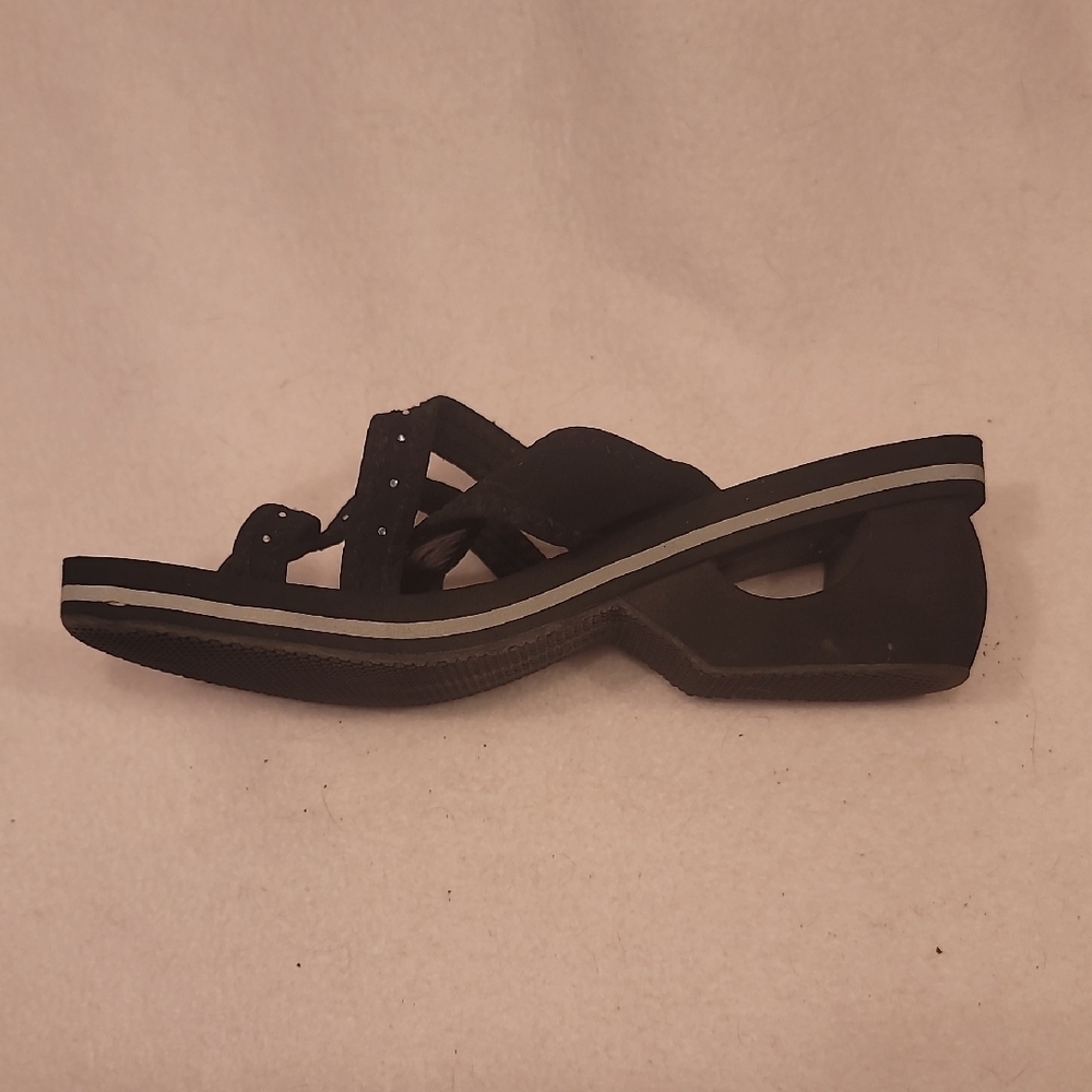 0654. NWOTs ~ Skechers Black Sandals with Thong Design and Studded Straps - Picture 6 of 10
